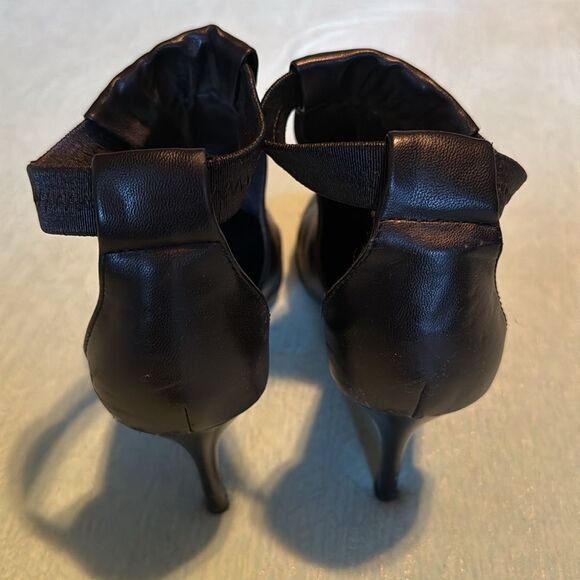 Simply Vera Wang Finch black 3.5” heel shoe 8.5 stretch strap,leather upper - Picture 6 of 10